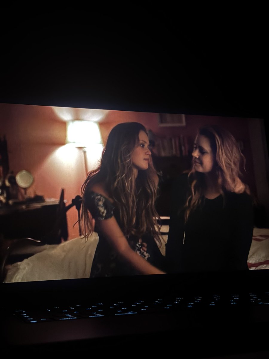 𝔩𝔬𝔞𝔣𝔢𝔯 tweet media