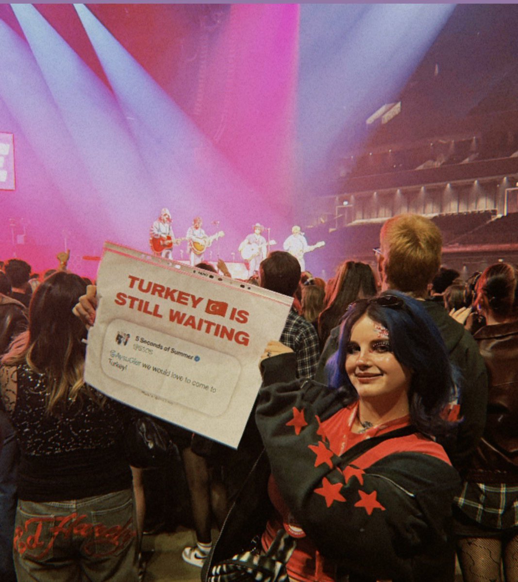 benLalmrb's tweet photo. WHEN?!?? 
@5SOS @5SOS_Turkey https://t.co/CYQlb5qxN4