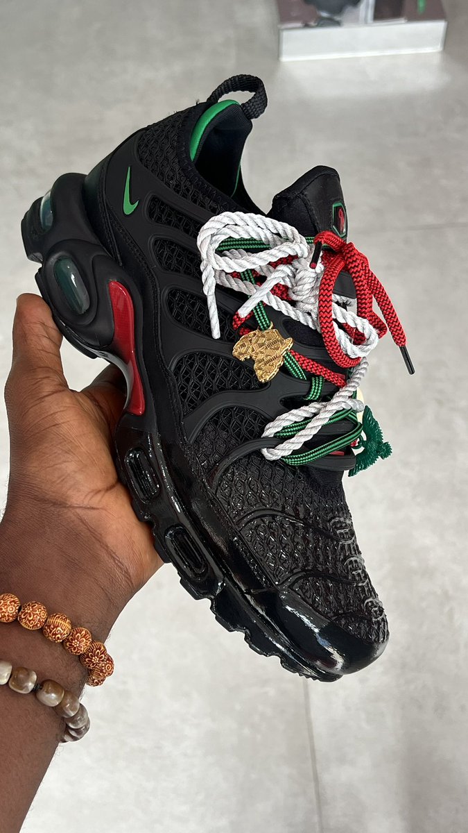 Abdulhameed_007's tweet photo. Grace Ladoja X Nike collab.. 

This release is fire 🔥… Got to see I up close, and appreciate the level of details… https://t.co/dS1JbdkKSu