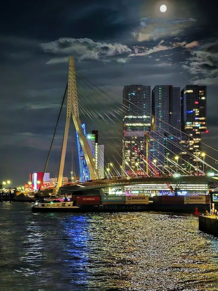 LagataAbdel's tweet photo. @RaafAdam @stomjong Rotterdam is de mooiste stad in Nederland met mooiste skyline. https://t.co/xN5yCsaosZ