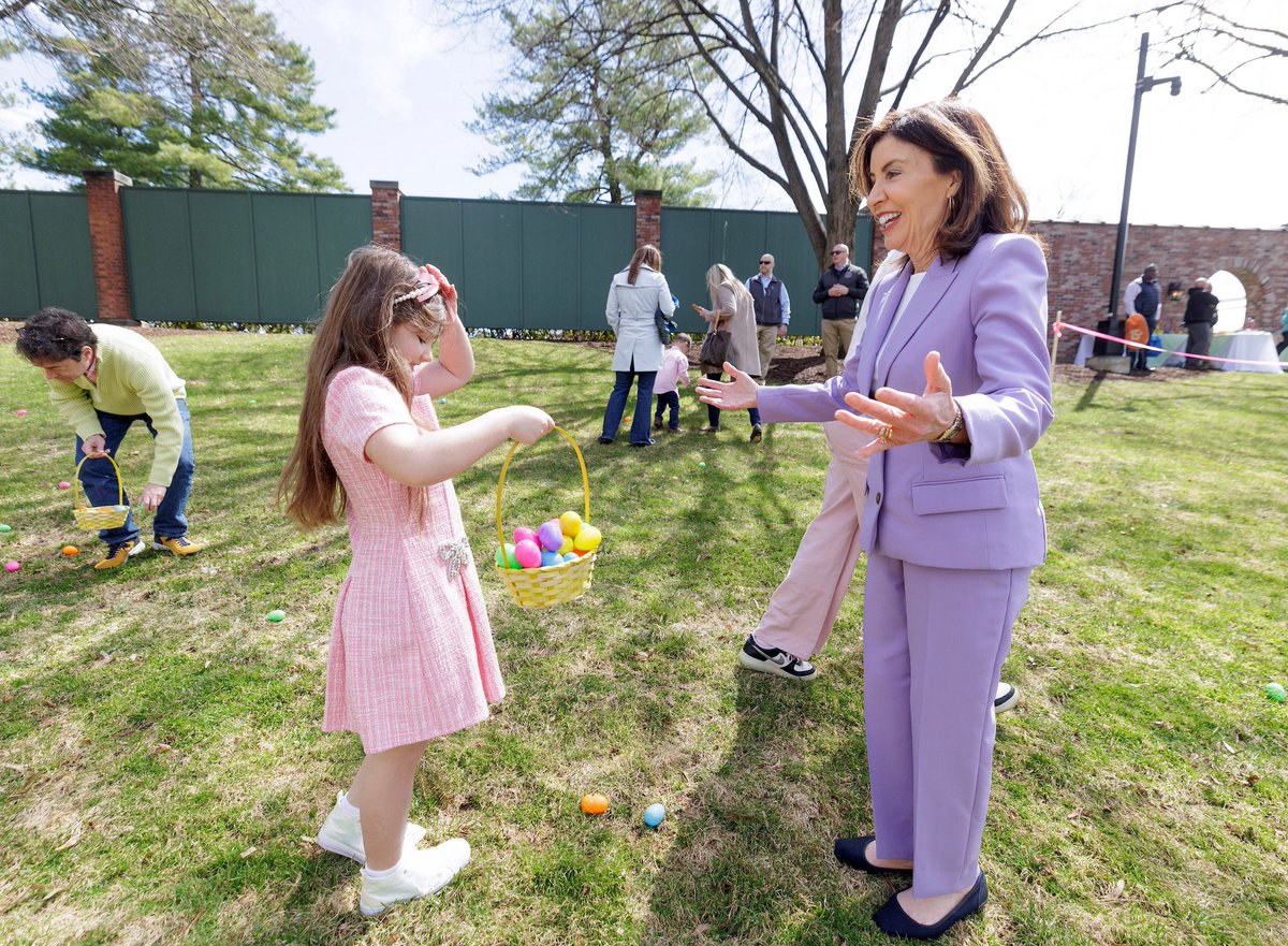Governor Kathy Hochul tweet media