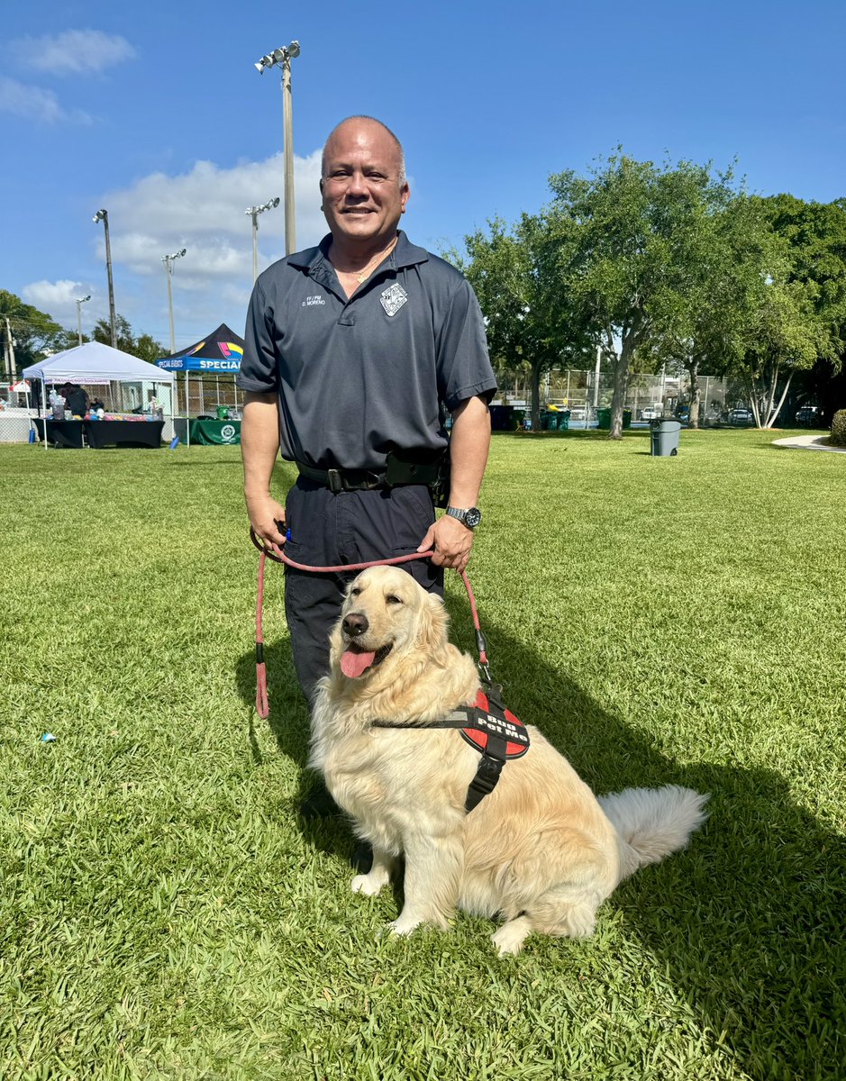 OscarTherapyDog's tweet image. Today we attended a Easter Egg hunt in  Dania Beach. Had lots of fun watching everyone trying to find the eggs. Best part is we made some new friends. #firstresponderspack #bsofr #southflorida #giveback #makeadiﬀerence