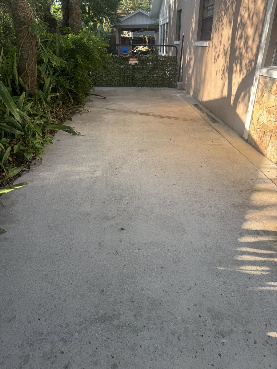 CodGolds's tweet photo. This house was covered in dirt, algae, and buildup… now it looks BRAND NEW 🧼✨

✔️ Roof Soft Wash
✔️ House Wash
✔️ Driveway Cleaning

Safe, low-pressure cleaning = no damage, just results.

If your home looks like the “before”… I can fix it.

📍 Tampa / Brandon / Valrio https://t.co/tGPvjrL8I1