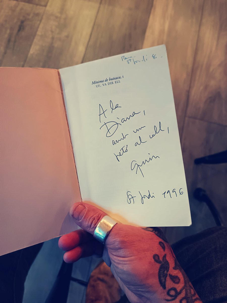 M’he comprat un llibre de segona mà. No sé què va passar, Diana, però el llibre està en bones mans, segueix fent camí.