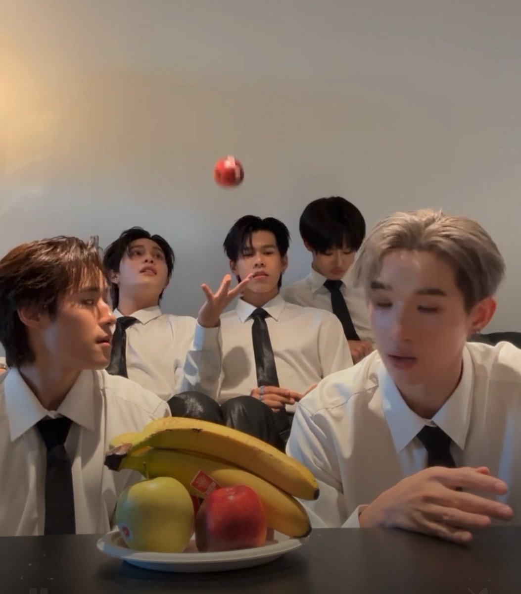 c '• ﻌ •` tweet media