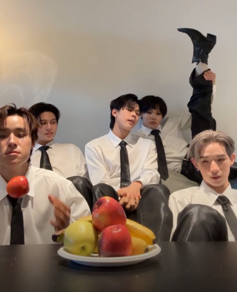 อธิบายความเป็นไลแคน ด้วยภาพนิ่ง — แล้วแต่จะคิดชีวิตคนละแบบ 5252552525252525255252525252525

 #LYKN3YEARwithLYKYOU