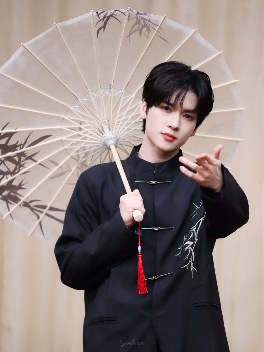 _yorch02's tweet photo. 260404
一伞烟雨，半城风华

#POW #파우 
#YORCH #요치 
#요치한테_사랑을_보여주는_곳 https://t.co/4w6dk0WBgk