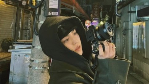 booverry's tweet photo. ⌗  ikaw ang aking bayan
a #jeongcheol fic

isisigaw ang pangalan, kakatawanin ang mga akda, at maninibasib sa bawat sulok ng Maynila ang pagmamahal na iginigupo tayong dalawa.

ito ang kwento ni Pocholo at Jeremiah. https://t.co/L6DQ25T9Wz