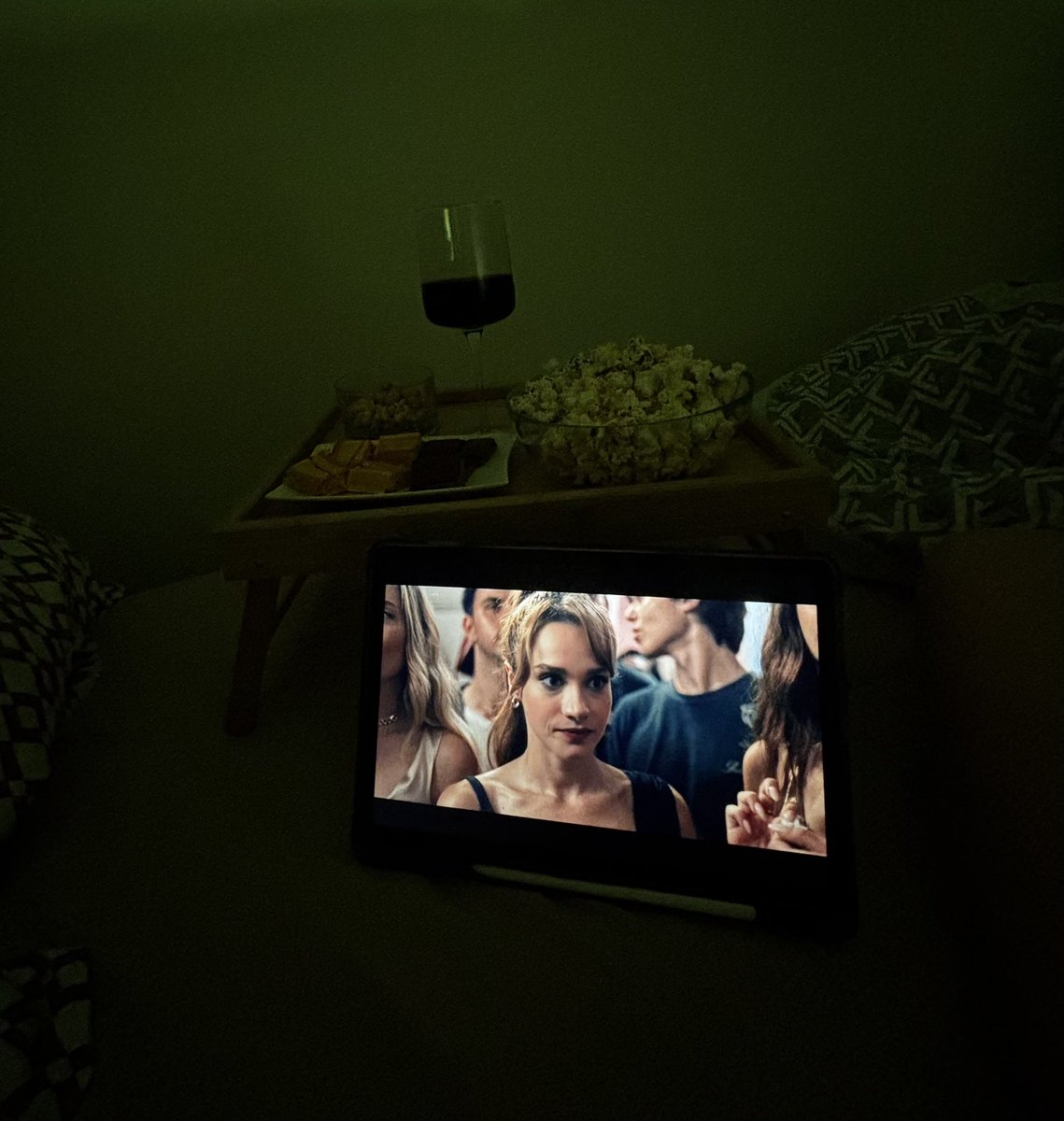 sedos08's tweet photo. Bize bi'şey olmaz 🍷 https://t.co/ijXlGTY248