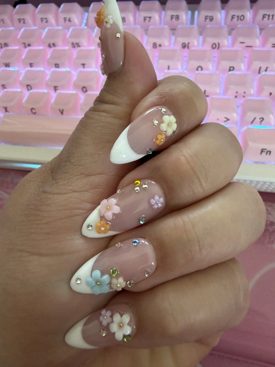 Megs 🤍 tweet media