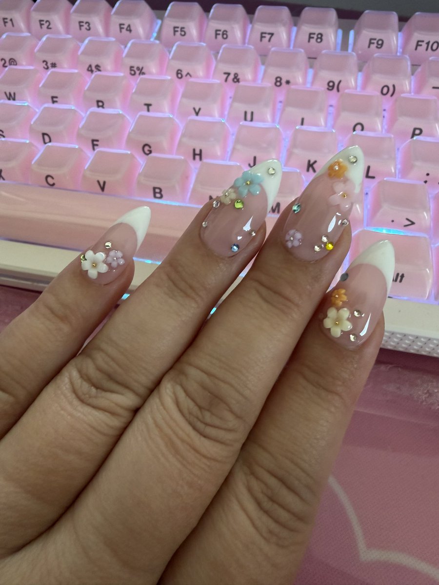 Megs 🤍 tweet media