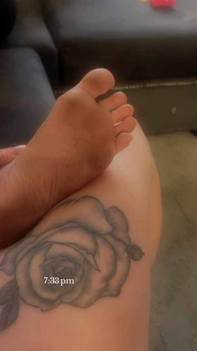 Goddesslouuxx's tweet photo. Wow 😮 look those dirty soles 🦶go send me 💸 and show me how much you love ittttt https://t.co/9NF0rK1PnZ
