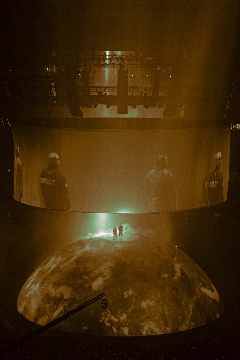 rbmp2418's tweet photo. @LaflameScott @kanyewest 👽👽👽 https://t.co/0jyyMtx8IH