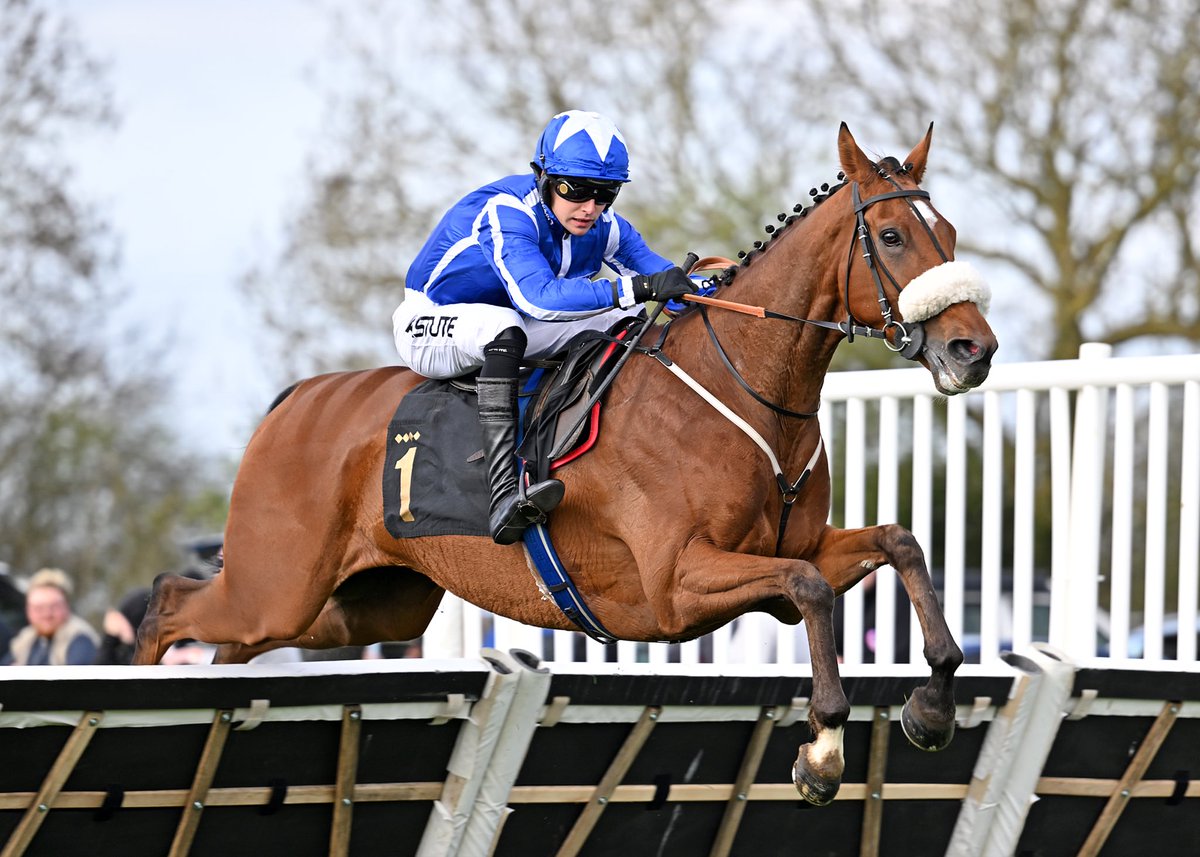 Huntingdon Racecourse tweet media