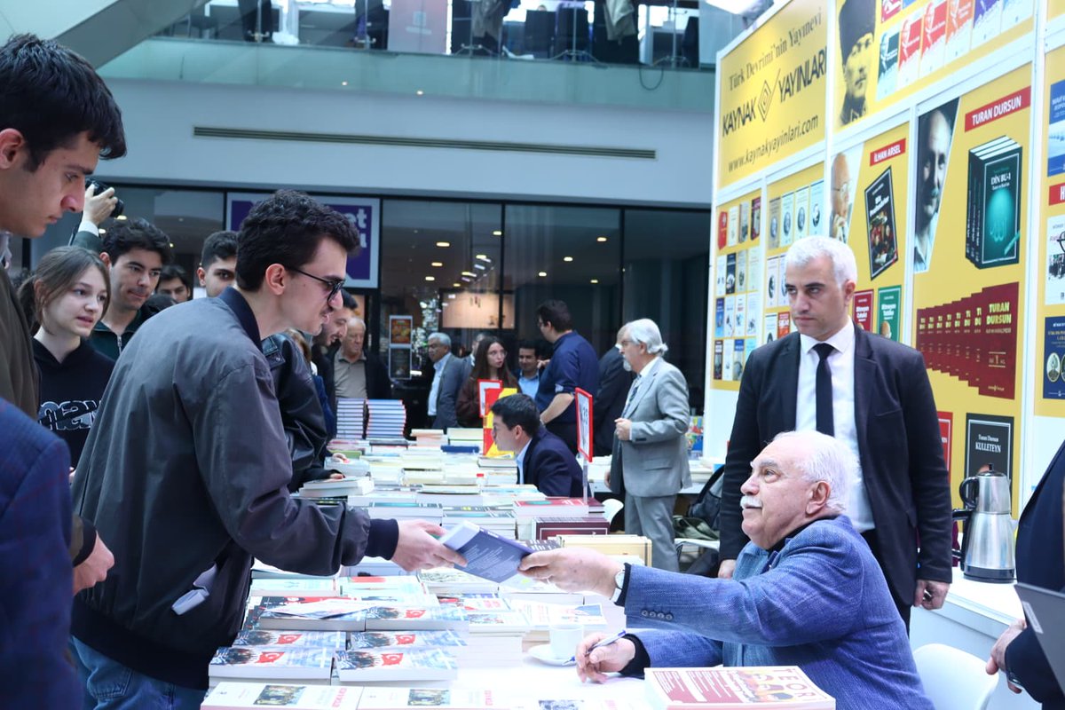 Dogu_Perincek's tweet photo. "Kürt Sorununda Tarihsel Çözüm - Devlette ve Millette Bütünleşme" adlı kitabımız çıktı. 

Ankara Kitap Fuarı'nda vatandaşlarımızla buluştuk ve "Kürt Sorununda Tarihsel Çözüm Devlette ve Millette Bütünleşme" konferansımızı tamamladık. https://t.co/j5Zf7RgGsp