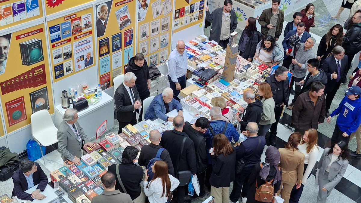 Dogu_Perincek's tweet photo. "Kürt Sorununda Tarihsel Çözüm - Devlette ve Millette Bütünleşme" adlı kitabımız çıktı. 

Ankara Kitap Fuarı'nda vatandaşlarımızla buluştuk ve "Kürt Sorununda Tarihsel Çözüm Devlette ve Millette Bütünleşme" konferansımızı tamamladık. https://t.co/j5Zf7RgGsp