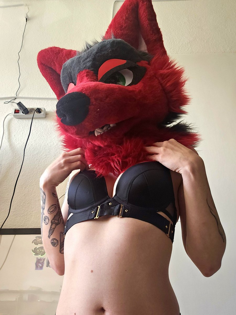 MerciRoxAD's tweet photo. Should I take it off ? :p 

Btw thanks for 100 Followers ♡ https://t.co/JtvR7Hf8AJ