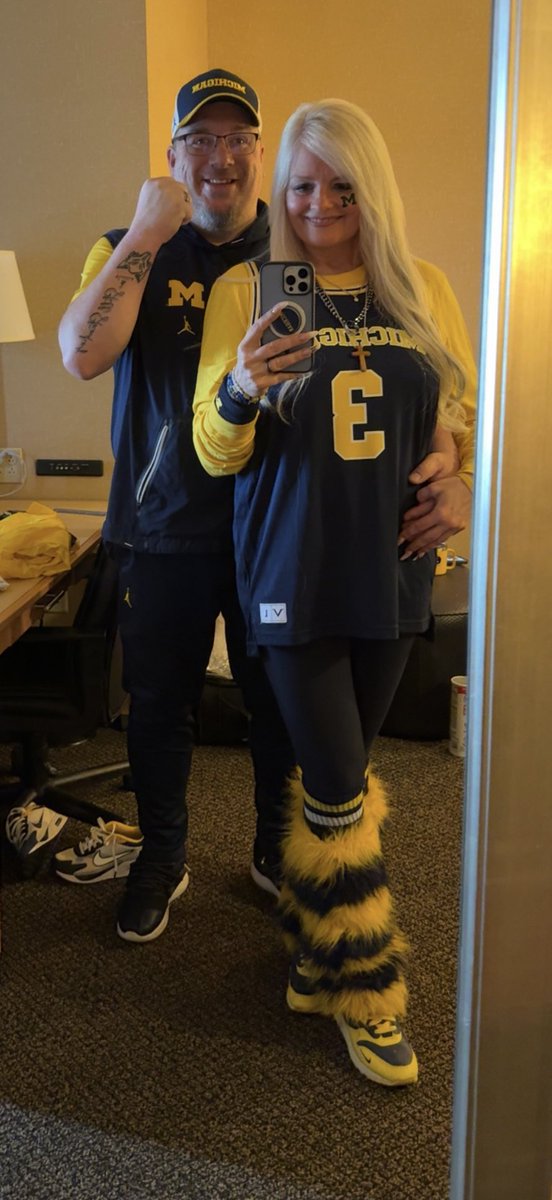 BlondHairDontCare🏆🌹👑 tweet media