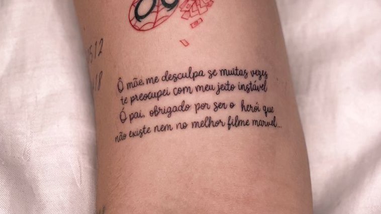 szvcarol's tweet photo. oi @apolloemici, meio que fiz uma coisa ontem pra você.
feliz aniversário, amo sua arte e amo sua vida. https://t.co/c0rzhjpGnA