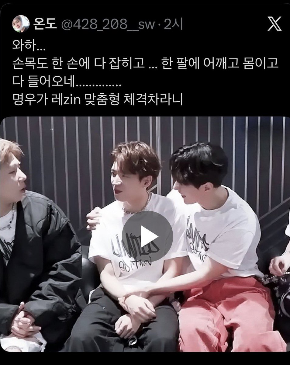 이렇게 보면 진짜 연상을 안고자 하는 연하의 의지가 얼마나 과한지 알수잇음..
거의 연상이 연하한테 몸이 잡혀있고 ㅜㅜ 
애인 소개시켜줄 때도 저렇게는 안 하겠다…..