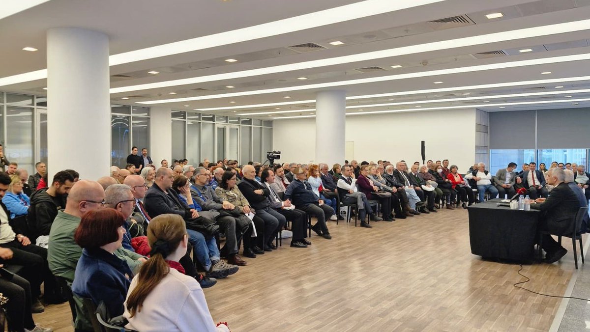 Dogu_Perincek's tweet photo. "Kürt Sorununda Tarihsel Çözüm - Devlette ve Millette Bütünleşme" adlı kitabımız çıktı. 

Ankara Kitap Fuarı'nda vatandaşlarımızla buluştuk ve "Kürt Sorununda Tarihsel Çözüm Devlette ve Millette Bütünleşme" konferansımızı tamamladık. https://t.co/j5Zf7RgGsp
