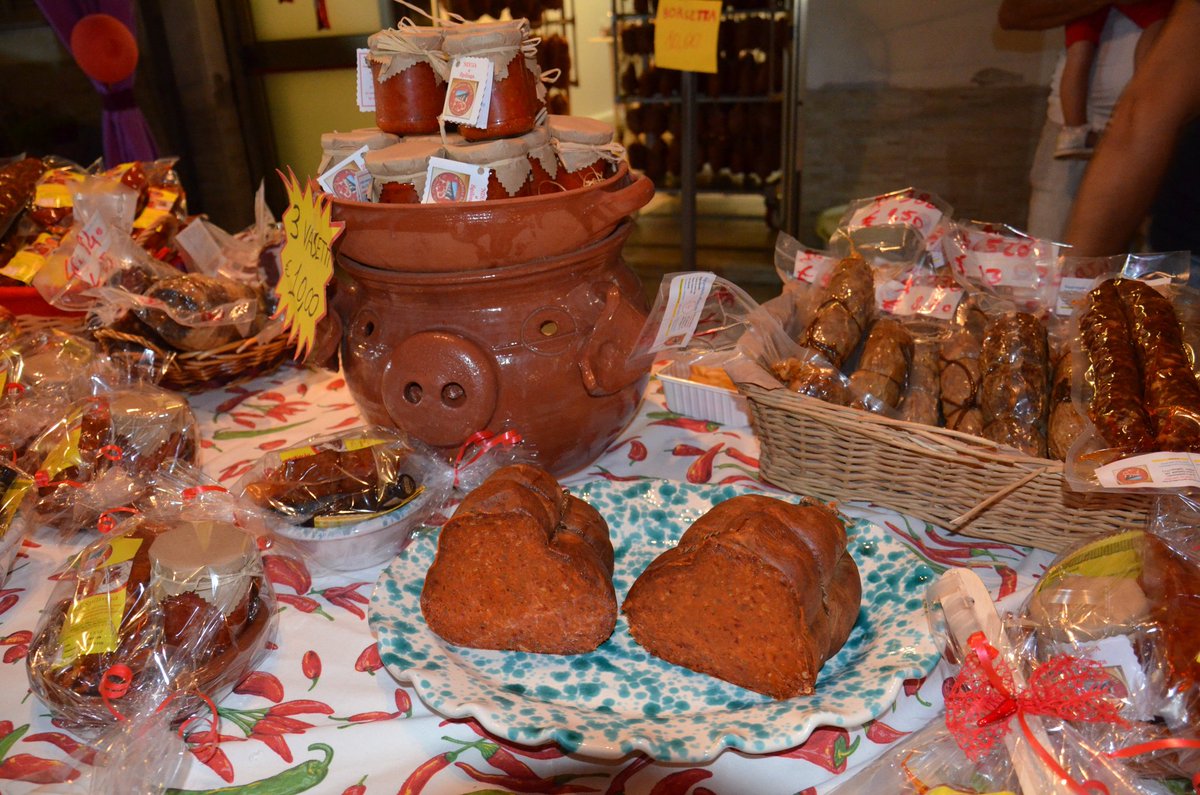andujamiceli's tweet image. Artigianalità, materie prime selezionate e il segreto della tradizione di Spilinga. I vasetti Miceli sono il simbolo di una passione che si tramanda. 🌶️❤️

​Il sapore autentico della Calabria, direttamente a casa tua.

​#MiceliSpilinga #Nduja #TradizioneItaliana #GustoAutentico