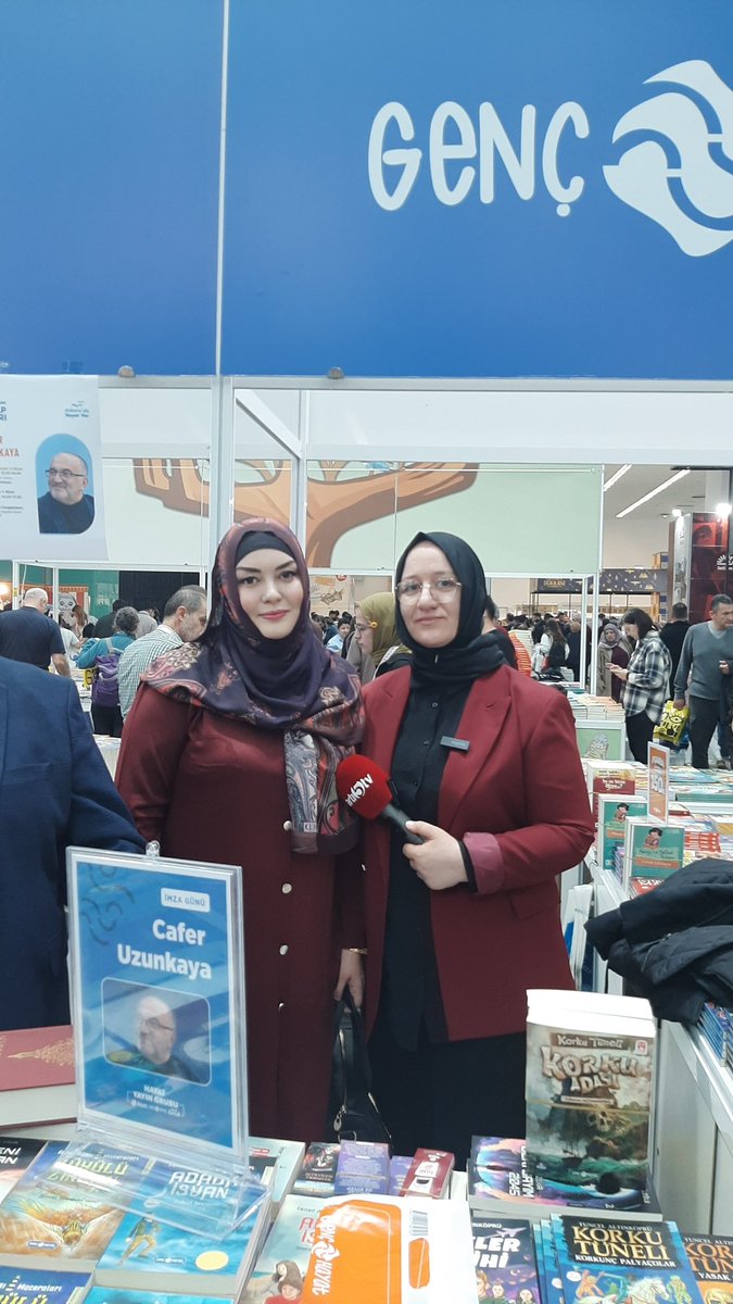 nurayalper1983's tweet photo. Bugün ATO'ya, @CaferUZUNKAYA nın "Sözde Kalmasın" eserinin imzasına gittim. Hocamızla yapılan mini bir röportaja rastladım ve sözü bana bırakma nezaketine eşlik ettim.
İkinci durağım Kıymetli @emingurdamur 'un Ketebe yayınlarından çıkan son kitabının söyleşi ve imzasıydı. 🐦🌿 https://t.co/VFXKzRNc4b