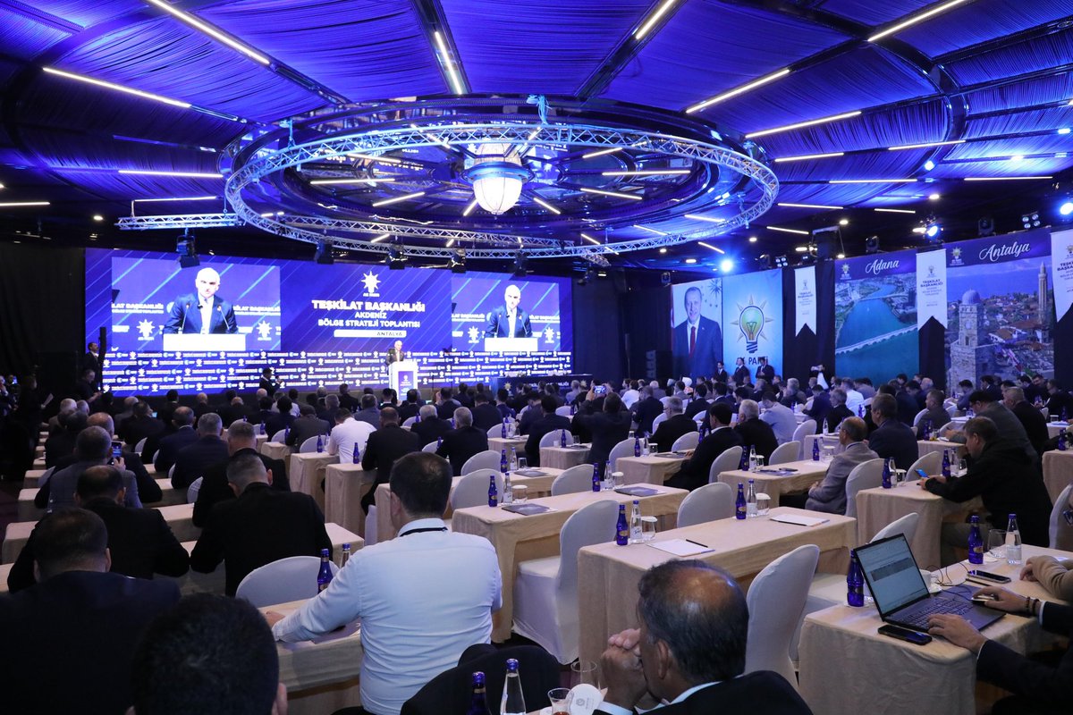 📍 Antalya | Akdeniz Bölge Strateji Toplantısı

İl Başkanımız Sayın Tamer Dağlı’nın başkanlığında, 15 ilçe başkanı olarak gerçekleştirdiğimiz toplantının ikinci gününde de programımıza devam ettik.

Gün boyu süren oturumlarda, teşkilat çalışmalarımıza yön verecek başlıkları ele
