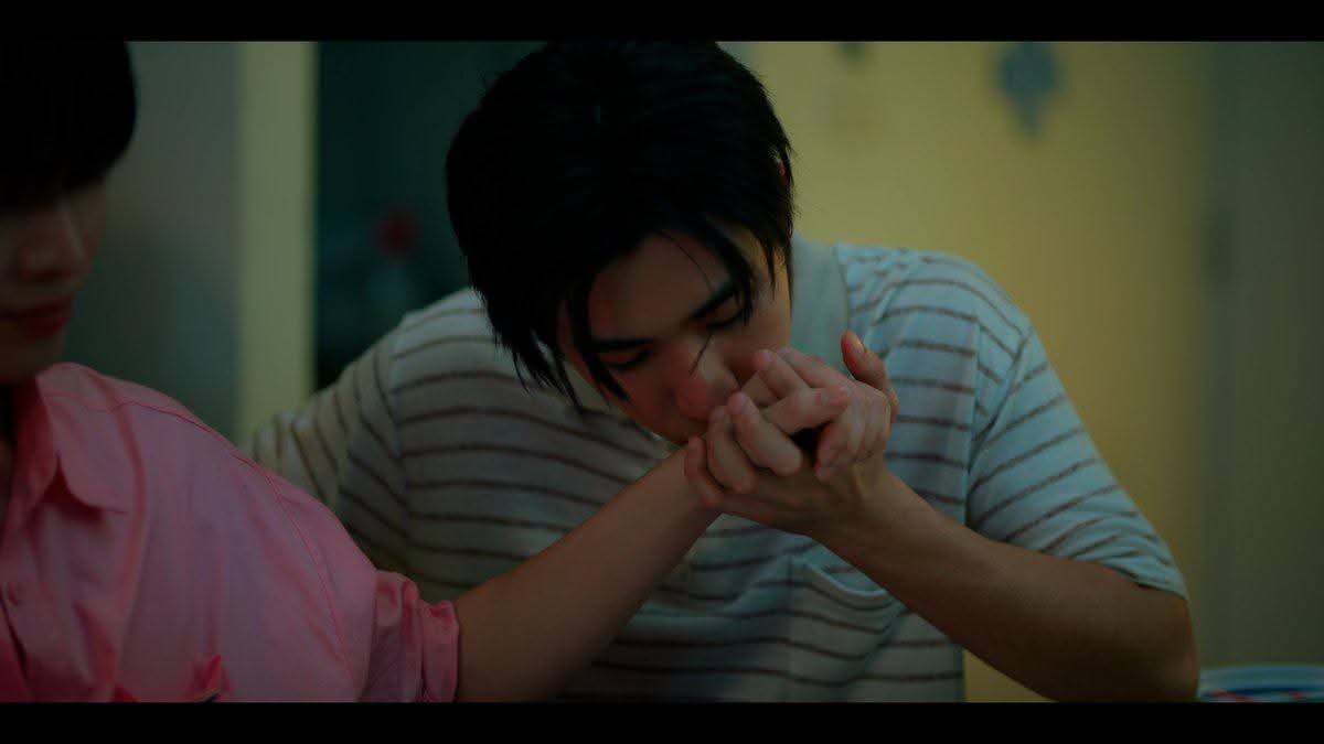 khin Kyi win tweet media