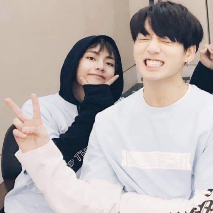 kooktaelin's tweet photo. Exactly 10 years ago today, Taehyung and Jungkook came up with their special subunit name and proudly called themselves TAEKOOK for the very first time. A bond is created through love and unforgettable memories.💜💚

HAPPY TAEKOOK DAY
#10YearsOfTaeKookDay
#ForeverWithTaeKook https://t.co/Fm8HnnqlgJ