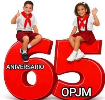 cueto_primaria's tweet photo. #educaciónprimariacueto Muchas felicidades para todos los pioneros, en ustedes está el futuro. @SantamariaCueto @CuetoEducadores @PrimariaSoto @cubami https://t.co/jVR4oZZgUd