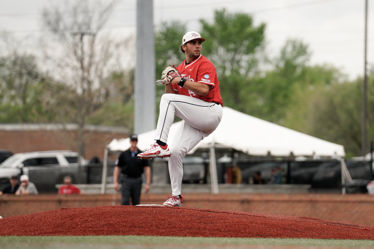 WKU_Baseball's tweet photo. Perry DIALED 🔥 

7.0 IP | 2 H | 0 R | 7 K

@GPerry333 lights out through seven with the Tops leading the Flames 2-0 https://t.co/GscUgW831P