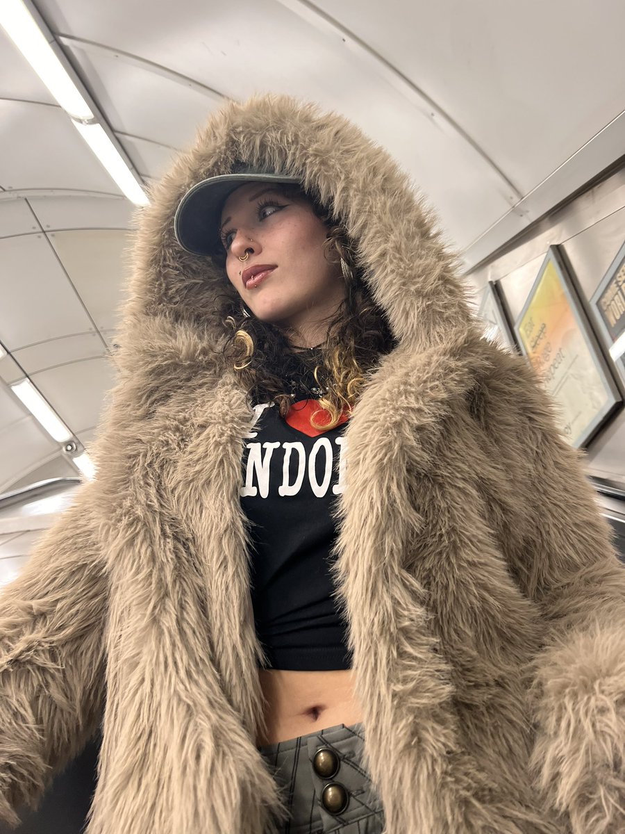 Ariashley13x's tweet photo. can you handle my crazy? 😜 #findomuk #brat #worship #walletdrain #paypig https://t.co/4BYtNhsMUJ