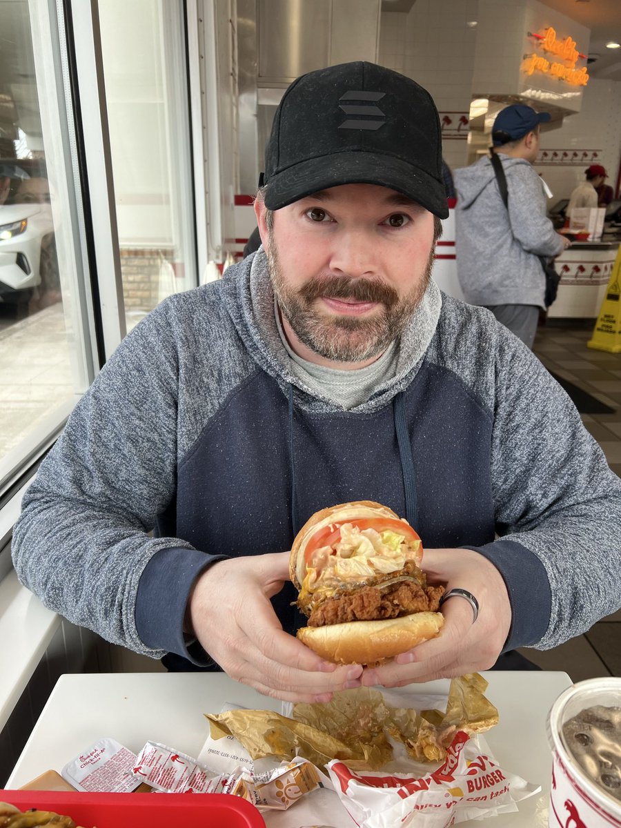 TheDazzleNovak's tweet image. I put Chick Fil A chicken on top of a double double animal style with extra grilled onions…

Reach out to me for all of your health and nutrition needs.

#fitlife #health