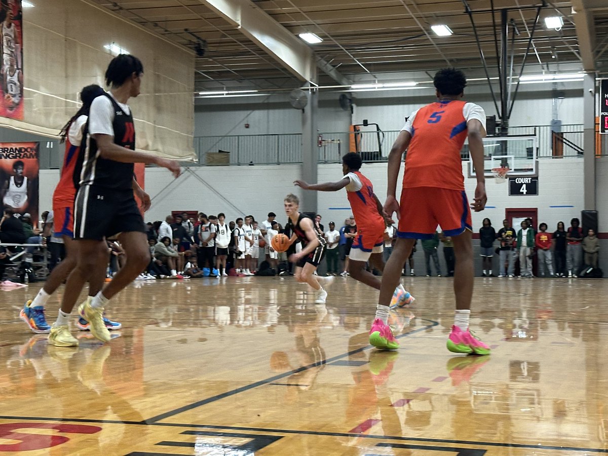KyleSandy355's tweet photo. F
@AtlXpress 53
@RedlineHoops 46

@Malachi_Edgell1 14p 4r 3a 1s 1b
@JarvisHayesjr 14p 5r 2a 2s
@__jasonhill__ 12p 11r 1a 2b

@Kobijackson2027 16p 1r 1s 1b
@KaidenLong25 7p 10r 1a 1s 2b

#TheMainEvent
@OntheRadarHoops @hoopseen https://t.co/Pt9e9N7hj7