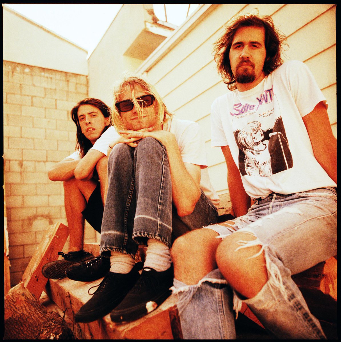 hourly kurt cobain tweet media