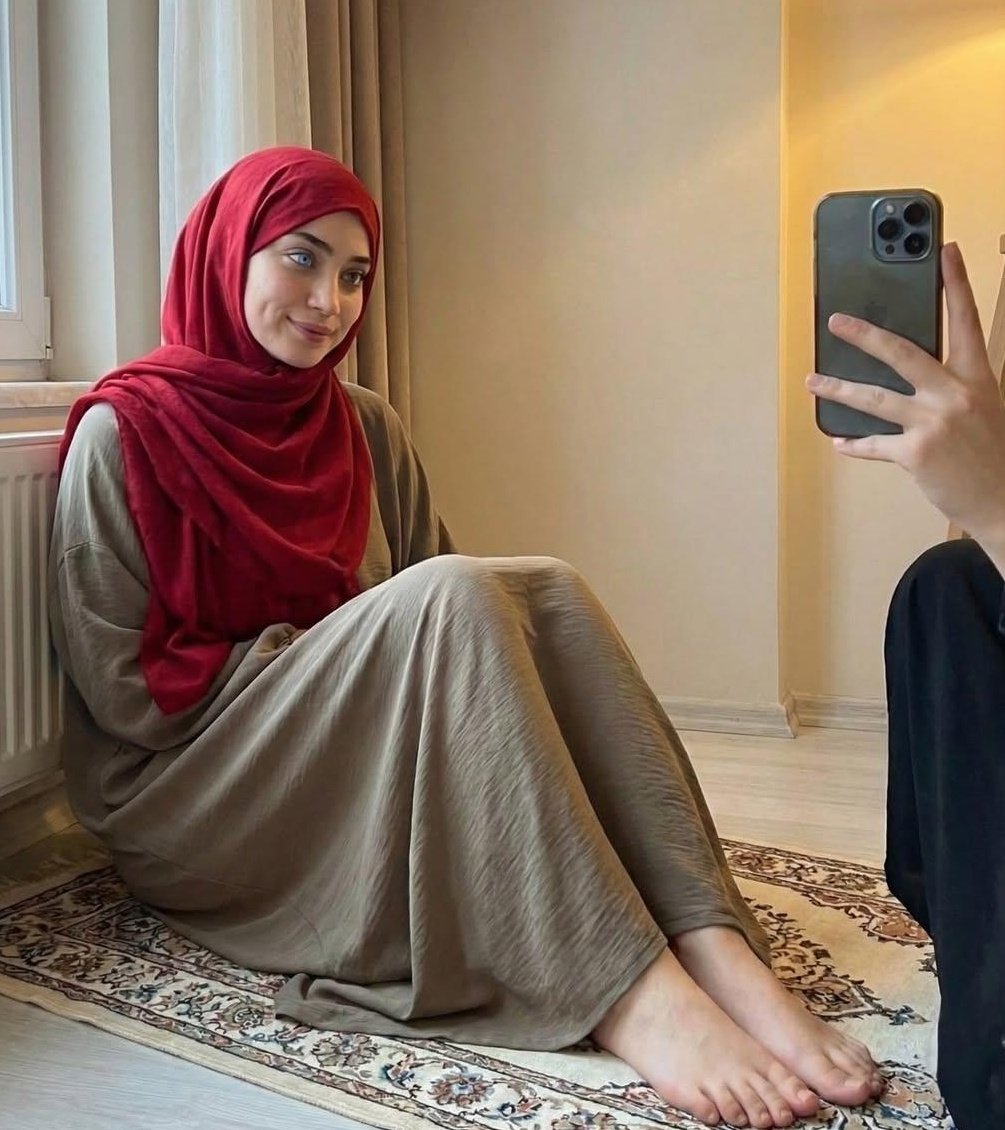 تم سب سے جدا ساتھی ہو،
 لوگ تو لوگ ہوتے ہیں،
 مگر تم خاص ہو ♥️🌎