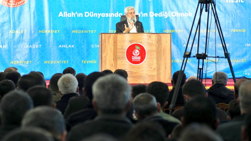 alparslankuytul's tweet photo. Alparslan Kuytul Hocaefendi'nin Adıyaman’da gerçekleştirdiği "İslam ve Teslimiyet" konulu konferansı halkın coşkulu katılımıyla devam ediyor.
 
AlparslanHoca Adıyamanda 
#FurkanKonferansları https://t.co/ALB6XBOvOg