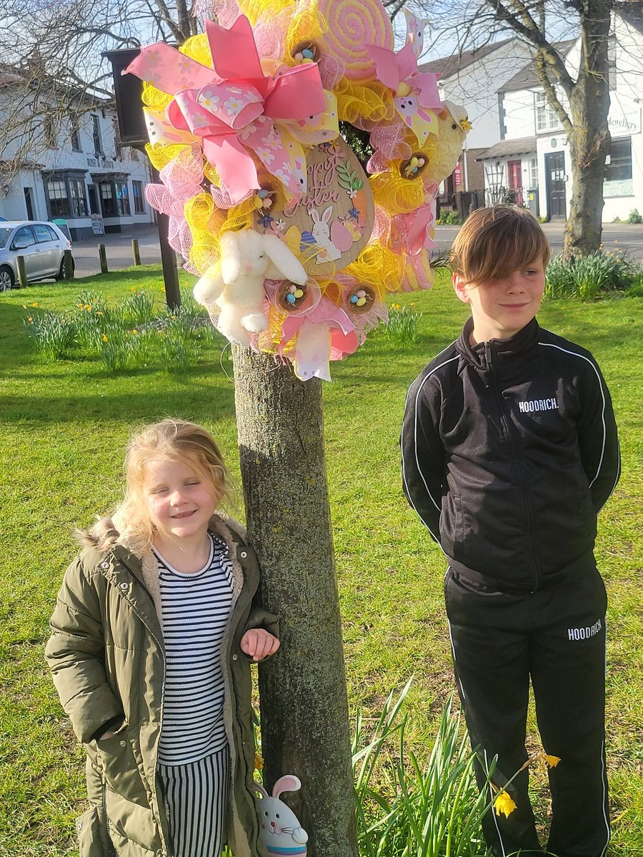 JulieTa05742189's tweet photo. Decorating your Tree for Easter left lots of creme eggs for passing children 
It never should be like this Forever 19 Happy heavenly Easter beautiful angel 
@Chappers2013 @BBCEssex @10DowningStreet 
@Hirst4EssexPFCC 
@GBNEWS @EssexPR 
#Stopknifecrime https://t.co/p4yhp8OXkJ