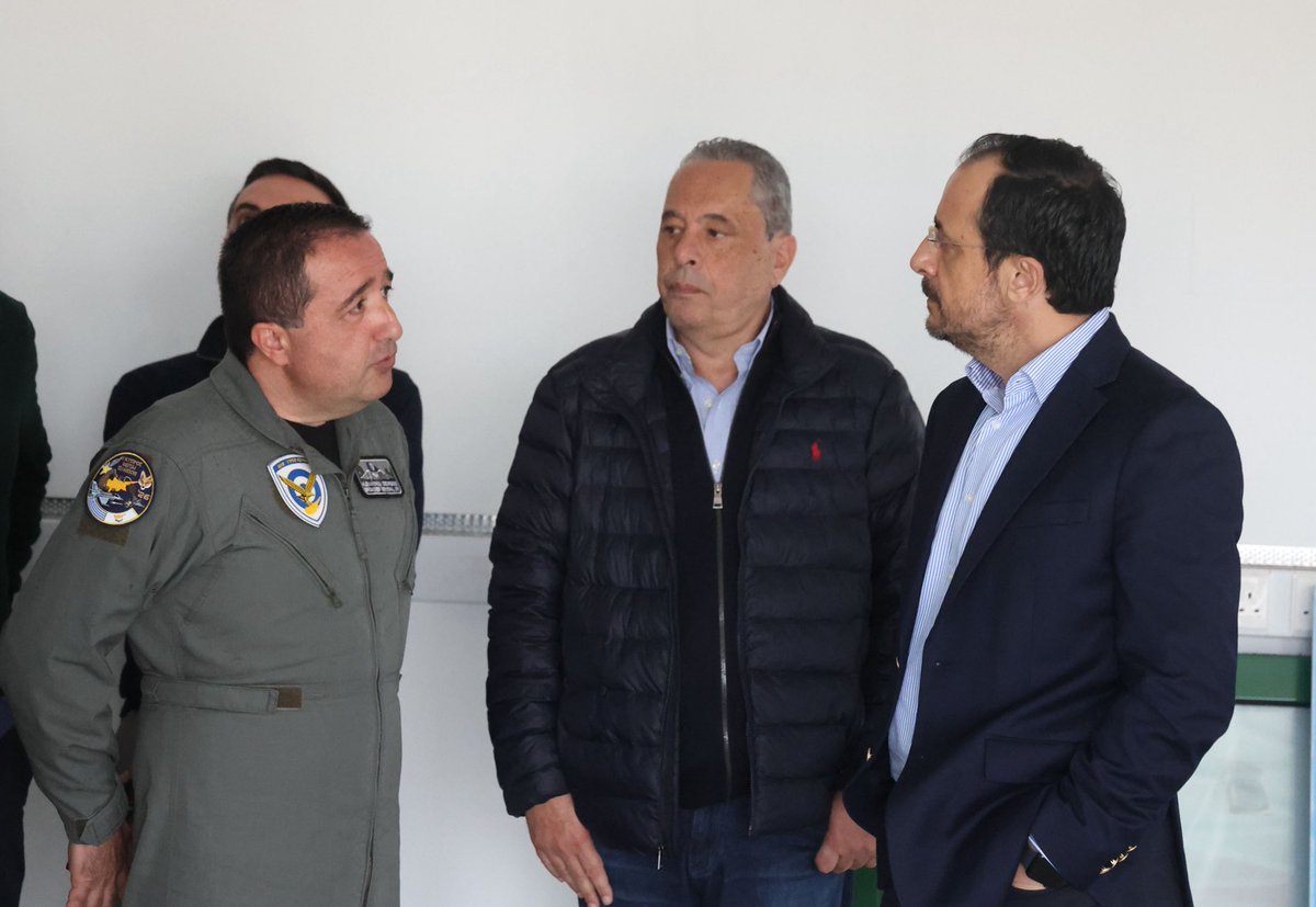 CYpresidency's tweet photo. Αναδεικνύοντας τον στρατηγικό ρόλο της Κύπρου στην ευρωπαϊκή και περιφερειακή πολιτική προστασία και ενισχύοντας τη συλλογική ικανότητα της Ευρώπης απέναντι στις προκλήσεις της κλιματικής κρίσης, η δημιουργία του Περιφερειακού Κέντρου Πυρόσβεσης της ΕΕ στην Πάφο, πρωτοβουλία που προέκυψε μέσα από συστηματική συνεργασία και πρόταση της Κυπριακής Δημοκρατίας, εντάσσεται στον ευρύτερο σχεδιασμό για ενίσχυση της ευρωπαϊκής πολιτικής προστασίας.

Στο πλαίσιο αυτό, ο Πρόεδρος της Δημοκρατίας @PresidentCYP @Christodulides επισκέφθηκε σήμερα την αεροπορική Βάση «Ανδρέας Παπανδρέου», όπου ενημερώθηκε για την πορεία υλοποίησης του Κέντρου, καθώς και για τις εργασίες επέκτασης και αναβάθμισης των υποδομών της Βάσης.

Το Κέντρο, το οποίο θα εγκαινιαστεί μαζί με την Πρόεδρο της Ευρωπαϊκής Επιτροπής κ. Ursula von der Leyen στο περιθώριο του άτυπου Ευρωπαϊκού Συμβουλίου στην Κύπρο, αναβαθμίζει τη χώρα μας σε περιφερειακό κόμβο για την αντιμετώπιση δασικών πυρκαγιών στην Ανατολική Μεσόγειο.
