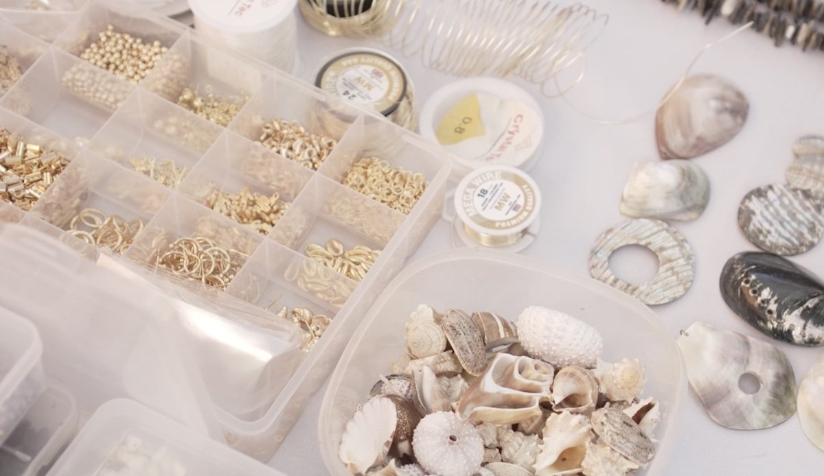 VisitMex's tweet image. Marisa de la Vega, artesana de Baja California Sur, crea desde hace más de 20 años joyería hecha a mano con materiales del mar y piedras preciosas. ✨🐚
Tradición, talento y orgullo que trascienden. 🌊🇲🇽

#BajaCaliforniaSur #HechoAMano #VisitMexico #MéxicoEstáDeModa