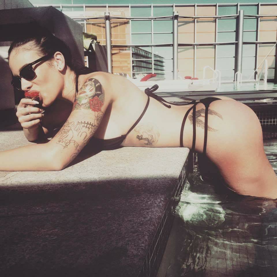 Chicas tatuadas tweet media