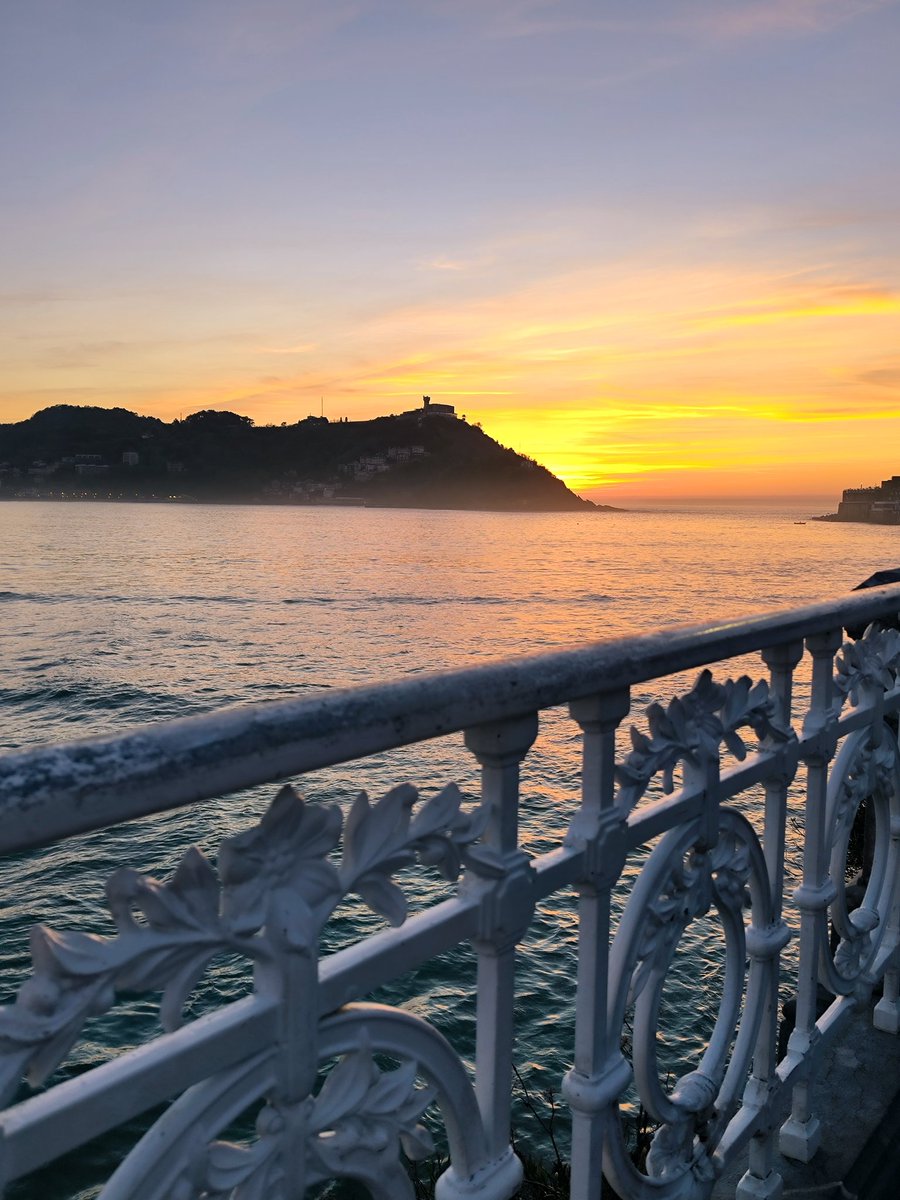 Vive La Vida Roca tweet media