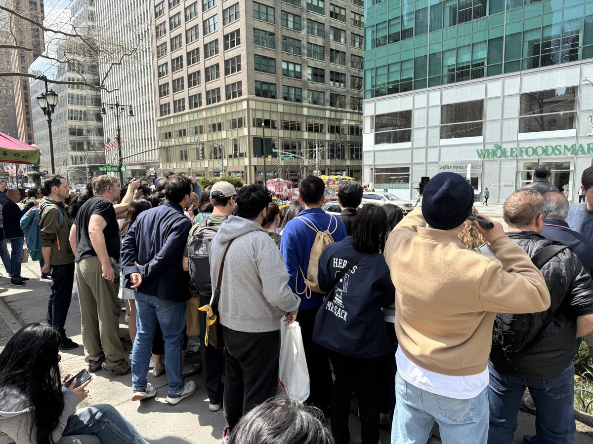 DiveArtist's tweet photo. Bryant Park is going Woodcock crazy thanks to all the media reports! #birdcpp #americanwoodcock #timberdoodle https://t.co/HNhFUjzeQg