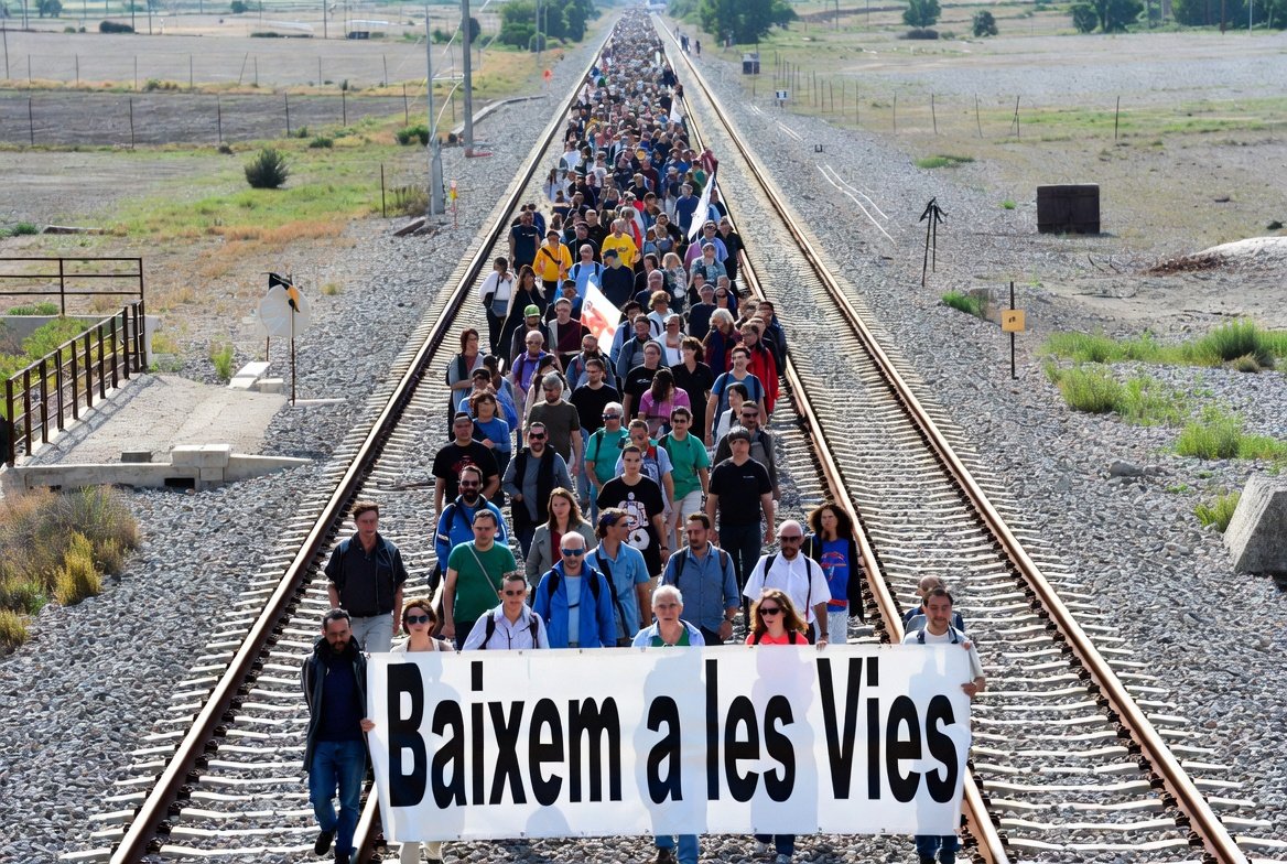 Això és el que tindrem que fer si no milloren les coses

Ens ho hem de plantejar

Baixem a les vies