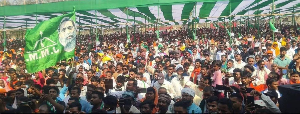 झामुमो हजारीबाग के 47वां स्थापना दिवस जिला स्कूल मैदान में मनाया गया। 16 प्रखंडों से 20 हजार कार्यकर्ताओं-समर्थकों की भीड़ जुटी, दिखी पार्टी की मजबूती। झारखंड CM श्री <a href="/HemantSorenJMM/">Hemant Soren</a> जी के अनुपस्थिति में पार्टी के माननीय विधायकों ने स्थापना दिवस समारोह में कार्यकर्ताओं को लुभाया।