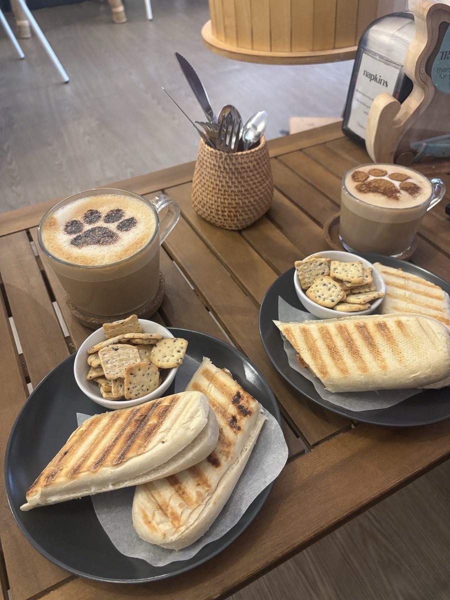 Miss G 📚 tweet media