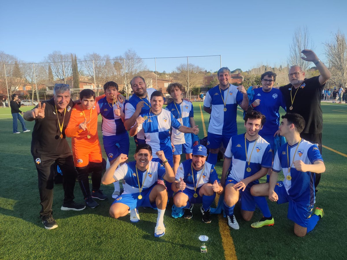 FutBaseCES's tweet photo. 🧅 Gran participació del @CESInclusiu al Torneig Mirasharks disputat avui!

👏🏻 Els jugadors han tingut una actuació sensacional i han demostrat el seu bon joc i el seu gran caràcter com a equip

💙 Orgull Arlequinat 🤍 https://t.co/KQpGy5Z8Zm