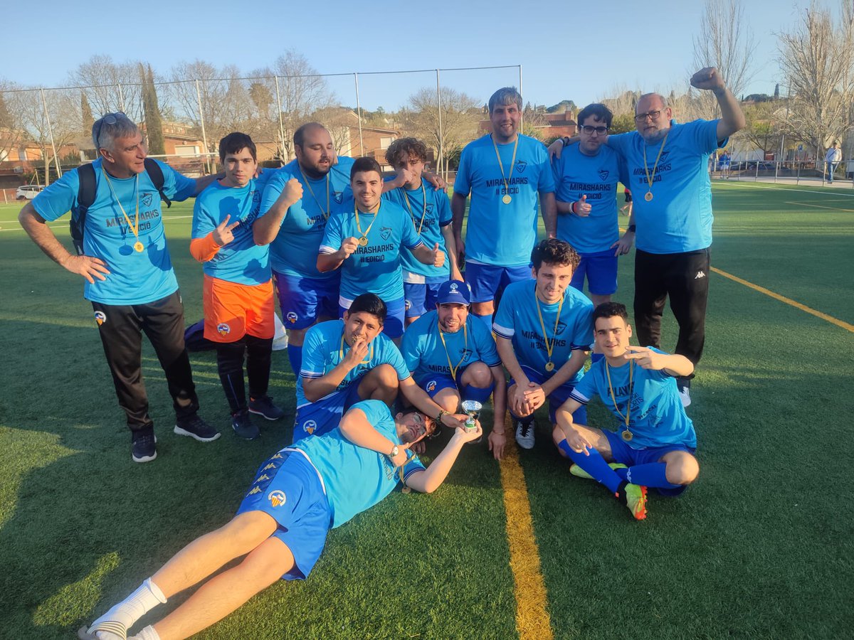 FutBaseCES's tweet photo. 🧅 Gran participació del @CESInclusiu al Torneig Mirasharks disputat avui!

👏🏻 Els jugadors han tingut una actuació sensacional i han demostrat el seu bon joc i el seu gran caràcter com a equip

💙 Orgull Arlequinat 🤍 https://t.co/KQpGy5Z8Zm