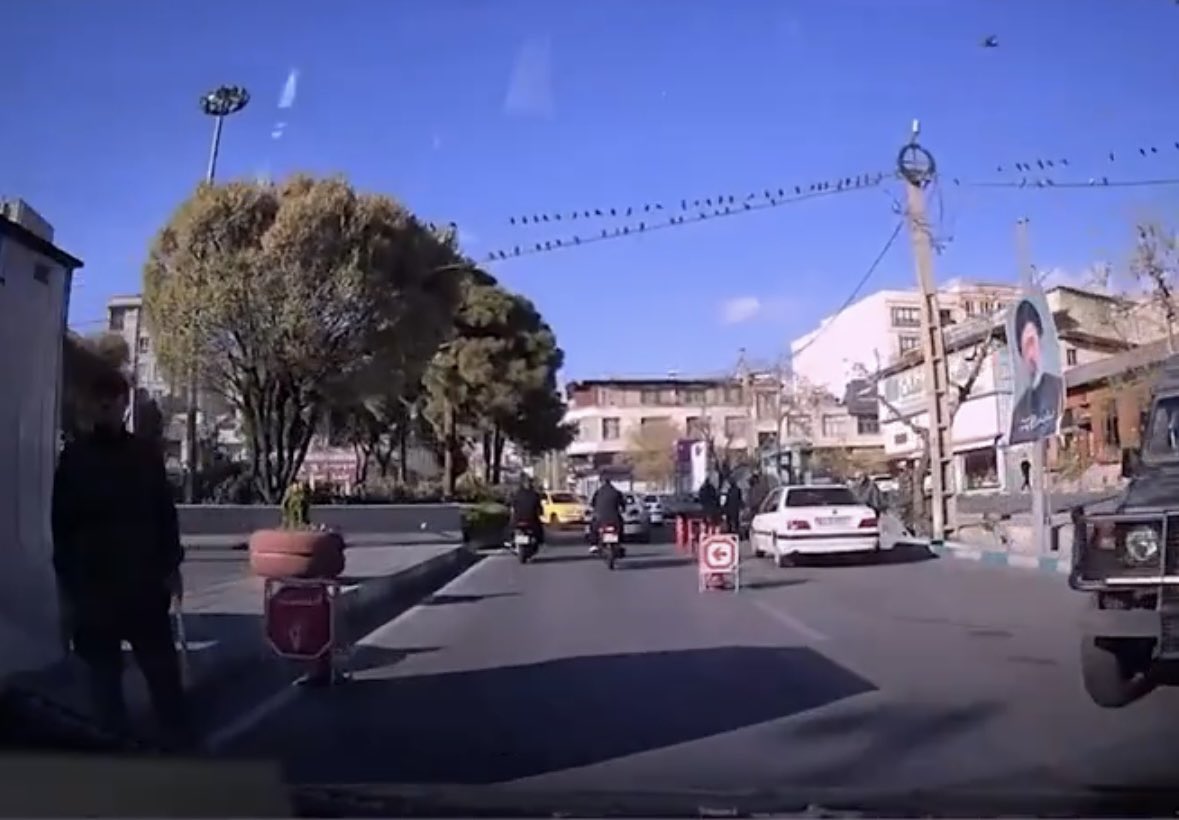 mostly_zakhim's tweet photo. IRGC Checkpoint
Mellat Sq, Tehran
35.75469, 51.47703
@GeoConfirmed https://t.co/I3EjH3agUK